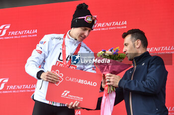 2024-05-19 - Tadej Pogacar of UAE Emirates celebrate the victory of Stage 15 - Manerba del Garda-Livigno (Mottolino) - Giro d'Italia 2024 - STAGE 15 - MANERBA DEL GARDA-LIVIGNO - GIRO D'ITALIA - CYCLING