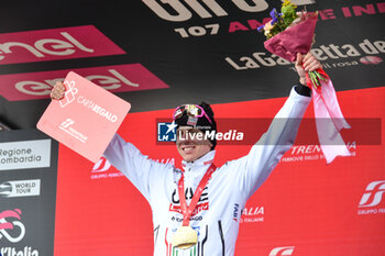 2024-05-19 - Tadej Pogacar of UAE Emirates celebrate the victory of Stage 15 - Manerba del Garda-Livigno (Mottolino) - Giro d'Italia 2024 - STAGE 15 - MANERBA DEL GARDA-LIVIGNO - GIRO D'ITALIA - CYCLING