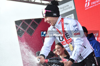 2024-05-19 - Tadej Pogacar of UAE Emirates celebrate the victory of Stage 15 - Manerba del Garda-Livigno (Mottolino) - Giro d'Italia 2024 - STAGE 15 - MANERBA DEL GARDA-LIVIGNO - GIRO D'ITALIA - CYCLING