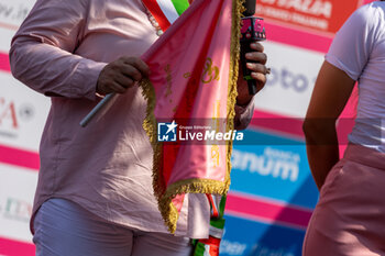 2024-07-08 - Starting Flag - GIRO D'ITALIA WOMEN - STAGE 2 SIRMIONE/ VOLTA MANTOVANA - STREET - CYCLING