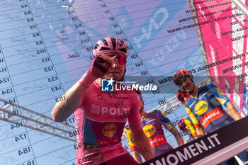 2024-07-08 - Elisa Longo Borghini - GIRO D'ITALIA WOMEN - STAGE 2 SIRMIONE/ VOLTA MANTOVANA - STREET - CYCLING