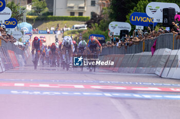 2024-07-08 - Final Arrival, Chiara Consonni wins stage 2 of Giro Women 2024 - GIRO D'ITALIA WOMEN - STAGE 2 SIRMIONE/ VOLTA MANTOVANA - STREET - CYCLING