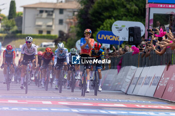 2024-07-08 - Final Arrival, Chiara Consonni wins stage 2 of Giro Women 2024 - GIRO D'ITALIA WOMEN - STAGE 2 SIRMIONE/ VOLTA MANTOVANA - STREET - CYCLING