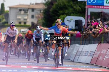 2024-07-08 - Final Arrival, Chiara Consonni wins stage 2 of Giro Women 2024 - GIRO D'ITALIA WOMEN - STAGE 2 SIRMIONE/ VOLTA MANTOVANA - STREET - CYCLING