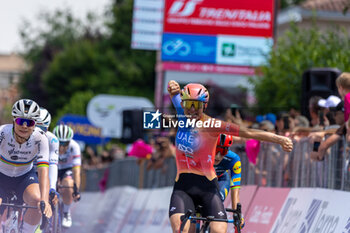 2024-07-08 - Final Arrival, Chiara Consonni wins stage 2 of Giro Women 2024 - GIRO D'ITALIA WOMEN - STAGE 2 SIRMIONE/ VOLTA MANTOVANA - STREET - CYCLING