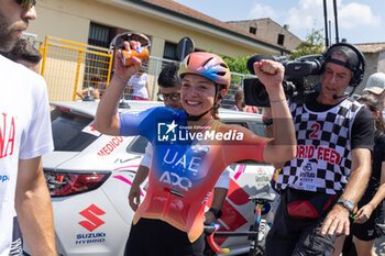 2024-07-08 - Chiara Consonni after the Victory - GIRO D'ITALIA WOMEN - STAGE 2 SIRMIONE/ VOLTA MANTOVANA - STREET - CYCLING