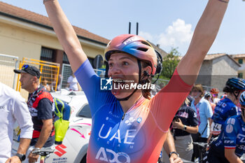 2024-07-08 - Chiara Consonni after the Victory - GIRO D'ITALIA WOMEN - STAGE 2 SIRMIONE/ VOLTA MANTOVANA - STREET - CYCLING