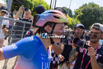 2024-07-08 - Chiara Consonni after the Victory - GIRO D'ITALIA WOMEN - STAGE 2 SIRMIONE/ VOLTA MANTOVANA - STREET - CYCLING