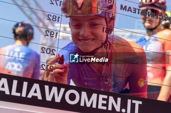 2024-07-08 - Chiara Consonni - GIRO D'ITALIA WOMEN - STAGE 2 SIRMIONE/ VOLTA MANTOVANA - STREET - CYCLING