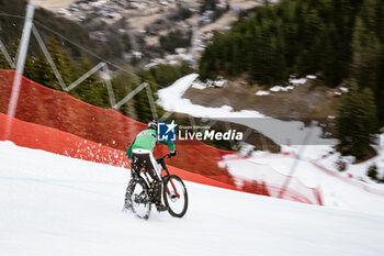 2024-02-10 - Henry KERR of Ireland, 2nd place in the Men Elite Super-G during the 2024 UCI Snow Bike World Championships on February 10, 2024 in Chatel, France - CYCLING - UCI SNOW BIKE WORLD CHAMPIONSHIPS - CHATEL, FRANCE - MTB - MOUNTAIN BIKE - CYCLING