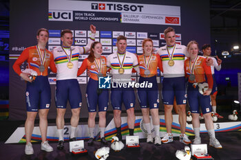 2024-10-16 - Tissot Track Cycling World Championship - Ballerup, Copenaghen, Den- 16-10-2024 - Podium Teams Men and Women Netherlands - TISSOT 2024 TRACK WORLD CHAMPIONSHIPS - TRACK - CYCLING