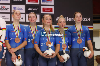 2024-10-17 - Tissot Track Cycling World Championship - Ballerup, Copenaghen, Den- 16-10-2024 - Podium Women's Team Pursuit - Fidanza Martina, Paternoster Letizia, Consonni Chiara, Guazzini Vittoria, Martina Alzini - TISSOT 2024 TRACK WORLD CHAMPIONSHIPS - TRACK - CYCLING