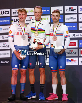 2024-10-18 - Tissot Track Cycling World Championship - Ballerup, Copenaghen, Den- 16-10-2024 - Men's Individual Pursuit - Milan Jonathan, Italy - Josh Charlton, Great Britain - Bigham Daniel, Great Britain - TISSOT 2024 TRACK WORLD CHAMPIONSHIPS - TRACK - CYCLING