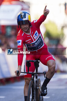 2024-09-08 - Primoz Roglic of Slovenia and Team Red Bull Bora - Hansgrohe celebrates his victory during the individual time trial at the 79th Tour of Spain 2024 - Stage 21 on September 8, 2024 in Madrid, Spain. - LA VUELTA 2024: ETAPA 21 - SPANISH LA VUELTA - CYCLING