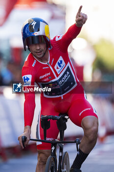 2024-09-08 - Primoz Roglic of Slovenia and Team Red Bull Bora - Hansgrohe celebrates his victory during the individual time trial at the 79th Tour of Spain 2024 - Stage 21 on September 8, 2024 in Madrid, Spain. - LA VUELTA 2024: ETAPA 21 - SPANISH LA VUELTA - CYCLING