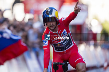 2024-09-08 - Primoz Roglic of Slovenia and Team Red Bull Bora - Hansgrohe celebrates his victory during the individual time trial at the 79th Tour of Spain 2024 - Stage 21 on September 8, 2024 in Madrid, Spain. - LA VUELTA 2024: ETAPA 21 - SPANISH LA VUELTA - CYCLING