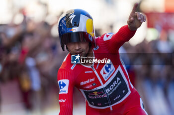 2024-09-08 - Primoz Roglic of Slovenia and Team Red Bull Bora - Hansgrohe celebrates his victory during the individual time trial at the 79th Tour of Spain 2024 - Stage 21 on September 8, 2024 in Madrid, Spain. - LA VUELTA 2024: ETAPA 21 - SPANISH LA VUELTA - CYCLING