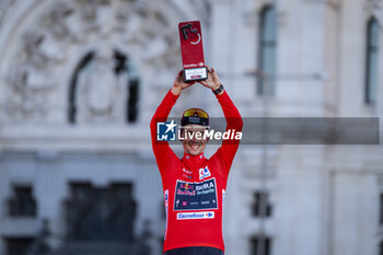 2024-09-08 - Primoz Roglic of Slovenia and Team Red Bull Bora - Hansgrohe celebrates his victory during the individual time trial at the 79th Tour of Spain 2024 - Stage 21 on September 8, 2024 in Madrid, Spain. - LA VUELTA 2024: ETAPA 21 - SPANISH LA VUELTA - CYCLING