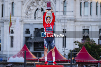 2024-09-08 - Primoz Roglic of Slovenia and Team Red Bull Bora - Hansgrohe celebrates his victory during the individual time trial at the 79th Tour of Spain 2024 - Stage 21 on September 8, 2024 in Madrid, Spain. - LA VUELTA 2024: ETAPA 21 - SPANISH LA VUELTA - CYCLING