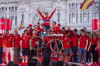 2024-09-08 - Primoz Roglic of Slovenia and Team Red Bull Bora - Hansgrohe celebrates his victory on the podium with his team at the end of the 79th Tour of Spain 2024 - Stage 21 on September 8, 2024 in Madrid, Spain. - LA VUELTA 2024: ETAPA 21 - SPANISH LA VUELTA - CYCLING