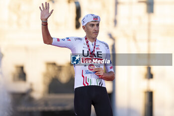 2024-09-08 - Marc Soler of Spain and UAE Team Emirates celebrates the award for the most combative rider in the Vuelta at the end of the 79th Tour of Spain 2024 - Stage 21 on September 8, 2024 in Madrid, Spain. - LA VUELTA 2024: ETAPA 21 - SPANISH LA VUELTA - CYCLING