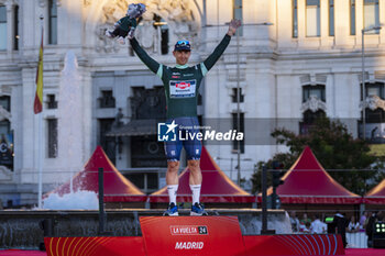 2024-09-08 - Kaden Groves of Australia and Team Alpecin Deceuninck celebrates at podium as Green Points Jersey winner at the end of the 79th Tour of Spain 2024 - Stage 21 on September 8, 2024 in Madrid, Spain. - LA VUELTA 2024: ETAPA 21 - SPANISH LA VUELTA - CYCLING