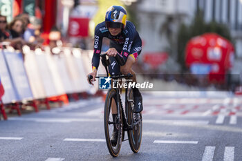 2024-09-08 - Aleksandr Vlasov of Russia and Team Red Bull Bora - Hansgrohe sprints during the individual time trial during the 79th Tour of Spain 2024 - Stage 21 on September 8, 2024 in Madrid, Spain. - LA VUELTA 2024: ETAPA 21 - SPANISH LA VUELTA - CYCLING