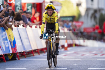 2024-09-08 - Sepp Kuss of The United States and Team Visma | Lease a Bike sprints during the individual time trial during the 79th Tour of Spain 2024 - Stage 21 on September 8, 2024 in Madrid, Spain. - LA VUELTA 2024: ETAPA 21 - SPANISH LA VUELTA - CYCLING