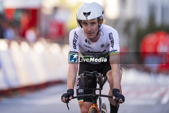 2024-09-08 - Eddie Dunbar of Ireland and Team Jayco AlUla sprints during the individual time trial during the 79th Tour of Spain 2024 - Stage 21 on September 8, 2024 in Madrid, Spain. - LA VUELTA 2024: ETAPA 21 - SPANISH LA VUELTA - CYCLING