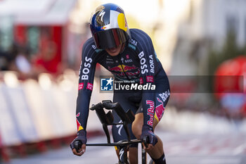 2024-09-08 - Florian Lipowitz of Germany and Team Red Bull Bora - Hansgrohe sprints during the individual time trial during the 79th Tour of Spain 2024 - Stage 21 on September 8, 2024 in Madrid, Spain. - LA VUELTA 2024: ETAPA 21 - SPANISH LA VUELTA - CYCLING