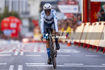 2024-09-08 - Enric Mas of Spain and Team Movistar sprints during the individual time trial during the 79th Tour of Spain 2024 - Stage 21 on September 8, 2024 in Madrid, Spain. - LA VUELTA 2024: ETAPA 21 - SPANISH LA VUELTA - CYCLING