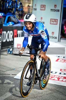 2024-03-04 - 161 FRA Alaphilippe Julian SOQ ex two times world champion of road race Start first stage of time trial - STAGE 1 - LIDO DI CAMAIORE-LIDO DI CAMAIORE - TIRRENO - ADRIATICO - CYCLING