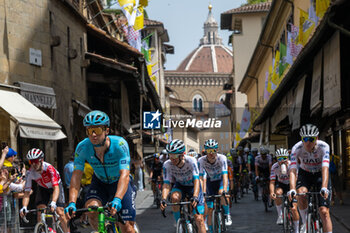 2024-06-29 - The pack of riders cycles on Ponte Vecchio - STAGE 1 - START - TOUR DE FRANCE - CYCLING