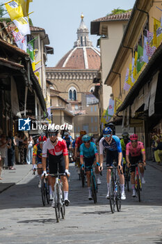 2024-06-29 - The pack of riders cycles on Ponte Vecchio - STAGE 1 - START - TOUR DE FRANCE - CYCLING