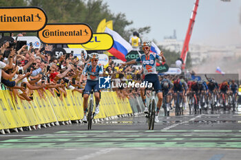 2024-06-29 - ROMAIN BARDET WIN THE FIRST STAGE OF THE TOUR DE FRANCE 2024 IN RIMINI AND FRANK VAN DEN BROEK IN SECOND PLACE - STAGE 1 - FINISH - TOUR DE FRANCE - CYCLING