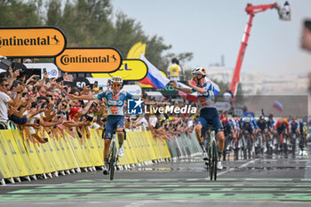 2024-06-29 - ROMAIN BARDET WIN THE FIRST STAGE OF THE TOUR DE FRANCE 2024 IN RIMINI AND FRANK VAN DEN BROEK IN SECOND PLACE - STAGE 1 - FINISH - TOUR DE FRANCE - CYCLING