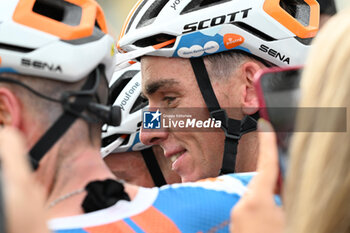 2024-06-29 - ROMAIN BARDET portrait celebrating the WIN THE FIRST STAGE OF THE TOUR DE FRANCE 2024 IN RIMINI WITH HIS TEAMMATE - STAGE 1 - FINISH - TOUR DE FRANCE - CYCLING