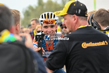 2024-06-29 - ROMAIN BARDET portrait celebrating the WIN THE FIRST STAGE OF THE TOUR DE FRANCE 2024 IN RIMINI - STAGE 1 - FINISH - TOUR DE FRANCE - CYCLING