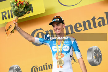 2024-06-29 - ROMAIN BARDET celebrating ON THE PODIUM the WIN THE FIRST STAGE OF THE TOUR DE FRANCE 2024 IN RIMINI - STAGE 1 - FINISH - TOUR DE FRANCE - CYCLING