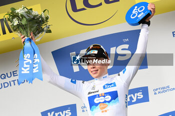 2024-06-29 - FRANK VAN DEN BROEK CELEBRATING ON THE PODIUM WITH A WHITE JEUNE JERSEY - STAGE 1 - FINISH - TOUR DE FRANCE - CYCLING