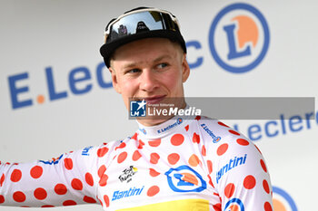 2024-06-29 - JONAS ABRAHAMSEN CELEBRATING PORTRAIT ON THE PODIUM OF THE FIRST STAGE OF THE TOUR DE FRANCE 2024 IN RIMINI WITH THE GRIMPEUR JERSEY - STAGE 1 - FINISH - TOUR DE FRANCE - CYCLING