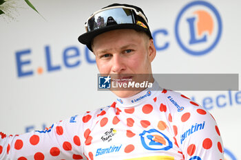 2024-06-29 - JONAS ABRAHAMSEN CELEBRATING PORTRAIT ON THE PODIUM OF THE FIRST STAGE OF THE TOUR DE FRANCE 2024 IN RIMINI WITH THE GRIMPEUR JERSEY - STAGE 1 - FINISH - TOUR DE FRANCE - CYCLING