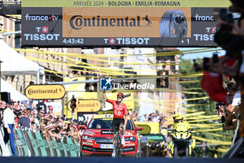 2024-06-30 - VAUQUELIN Kevin (team Arkea) celebrating his victory of the second stage of the Tour de France 2024 in Bologna (italy) - STAGE 2 - FINISH - TOUR DE FRANCE - CYCLING