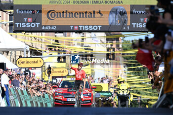 2024-06-30 - VAUQUELIN Kevin (team Arkea) celebrating his victory of the second stage of the Tour de France 2024 in Bologna (italy) - STAGE 2 - FINISH - TOUR DE FRANCE - CYCLING