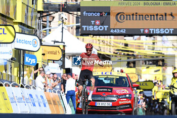 2024-06-30 - VAUQUELIN Kevin (team Arkea) celebrating his victory of the second stage of the Tour de France 2024 in Bologna (italy) - STAGE 2 - FINISH - TOUR DE FRANCE - CYCLING