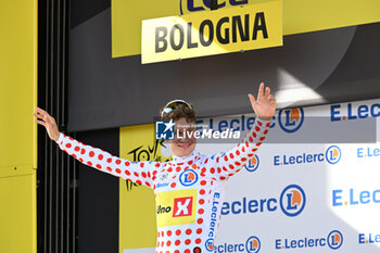 2024-06-30 - Jonas ABRAHAMSEN celebrating green jersey on the podium of the second stage of the Tour de France 2024 in Bologna grimpeur jersey on the podium of the second stage of the Tour de France 2024 in Bologna - STAGE 2 - FINISH - TOUR DE FRANCE - CYCLING