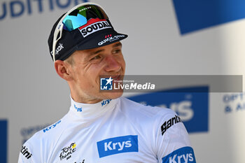 2024-06-30 - Remco Evenepoel portrait celebrating white jersey on the podium of the second stage of the Tour de France 2024 in Bologna - STAGE 2 - FINISH - TOUR DE FRANCE - CYCLING