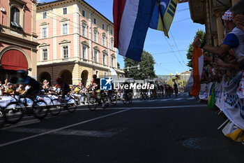 2024-06-30 - Riders in action during the second stage of the tour de france 2024 in Bologna - STAGE 2 - FINISH - TOUR DE FRANCE - CYCLING