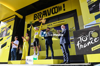 2024-06-30 - Tadej Pogacar celebrating yellow jersey after the second stage of the tour the France 2024 in Bologna - STAGE 2 - FINISH - TOUR DE FRANCE - CYCLING