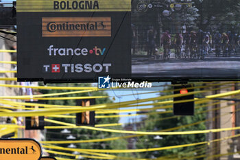 2024-06-30 - BOLOGNA WAITING THE ARRIVE OF THE SECOND STAGE OF TOUR DE FRANCE 2024 - STAGE 2 - FINISH - TOUR DE FRANCE - CYCLING